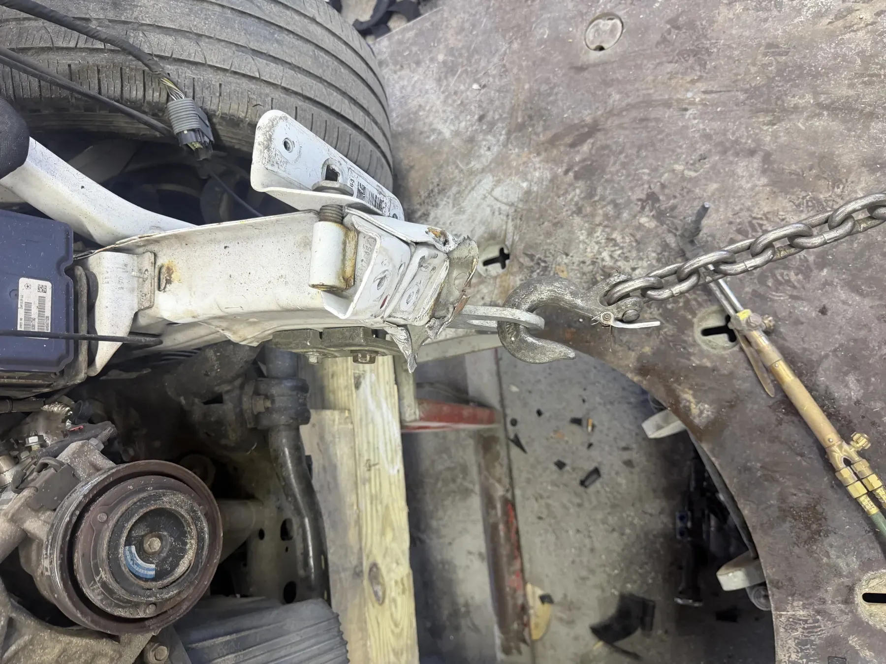 Dodge Durango: Frame rail on the pull.
