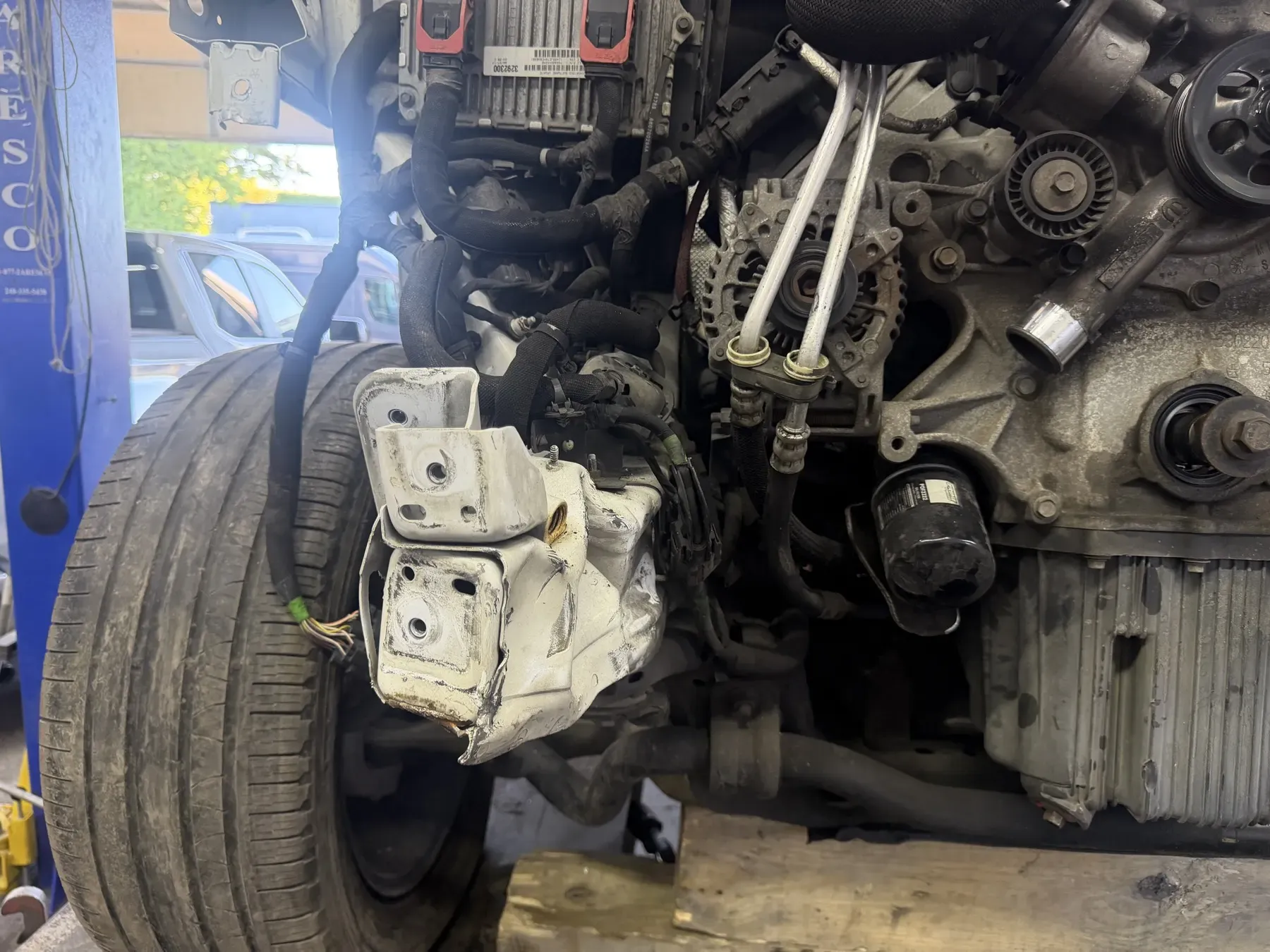 Dodge Durango: Damaged frame rail up close.
