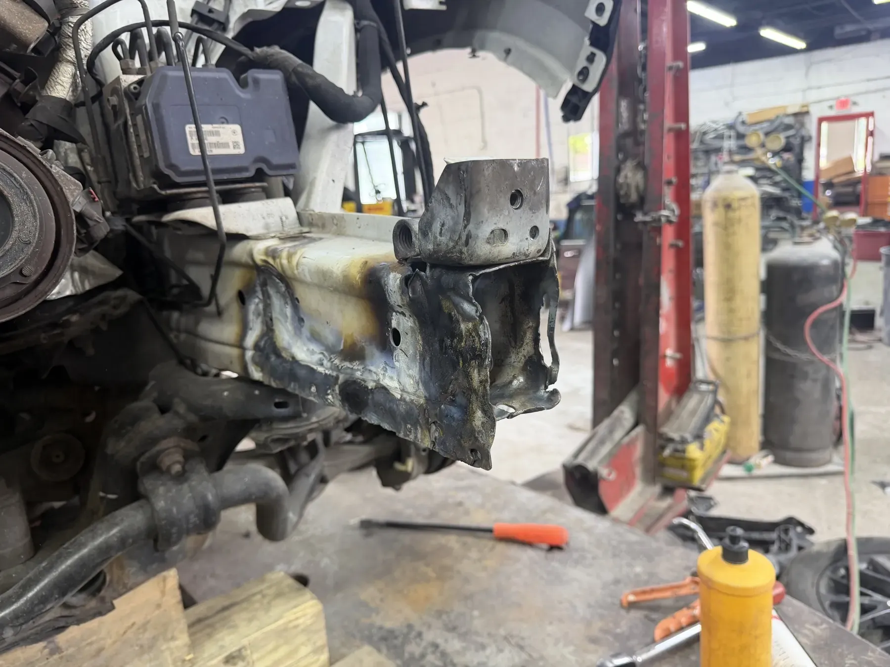 Dodge Durango: Rail sectioned for repair.