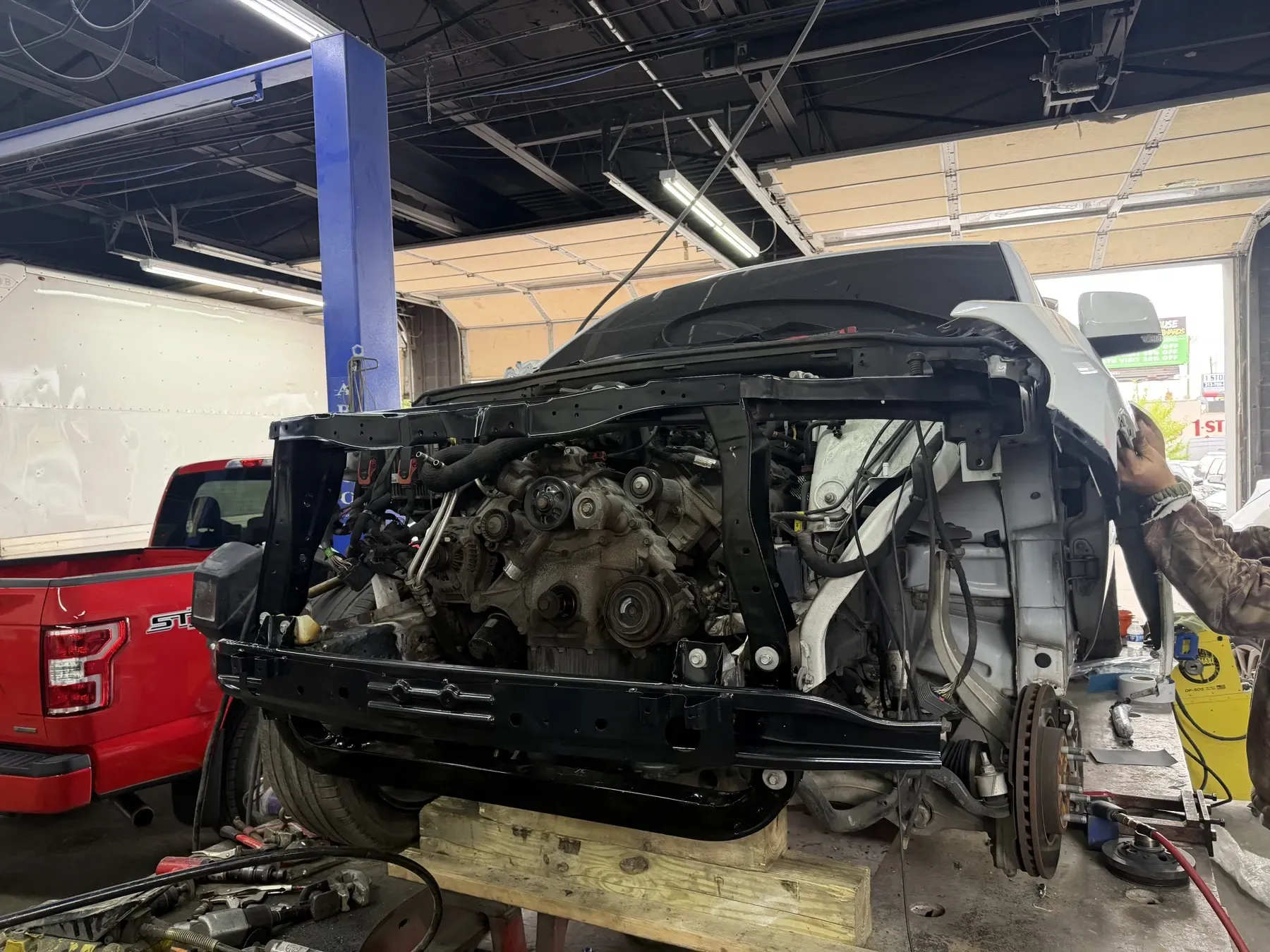 Dodge Durango: New front support, clip still off.