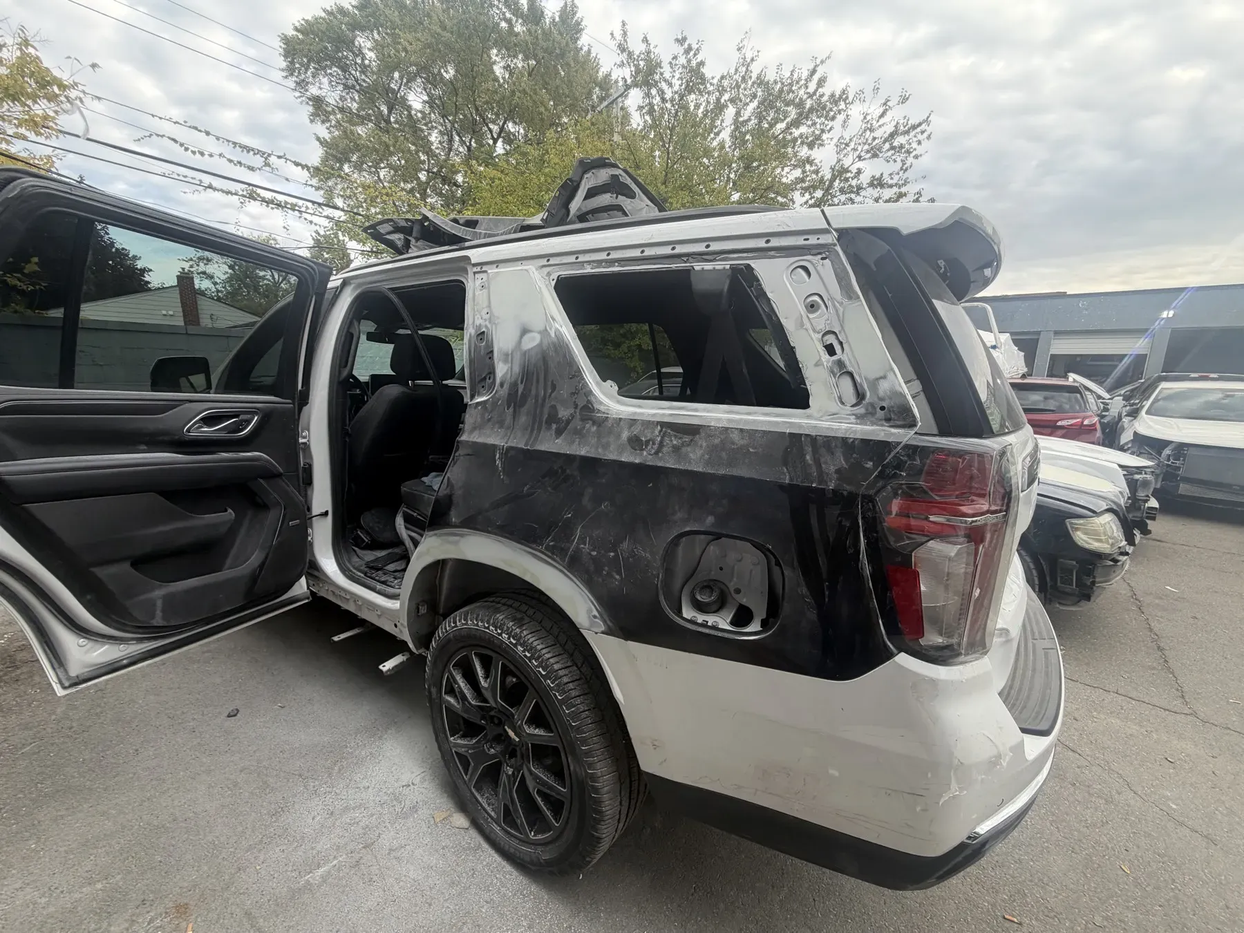Chevy Tahoe: Color going on.
